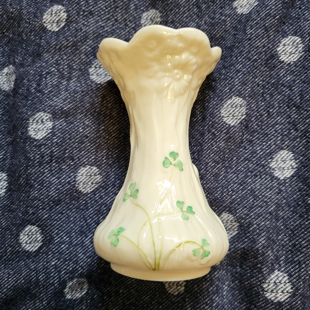 Belleek 5" Daisy Spill Vase